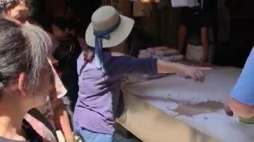 傻眼！九份吃芋圓嫌豆子少竟潑糖水！