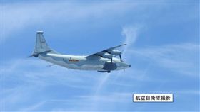 日本防衛省統合幕僚監部公布日本航空自衛隊派戰機升空追蹤解放軍戰機的照片（圖／翻攝自日本防衛省統合幕僚監部）