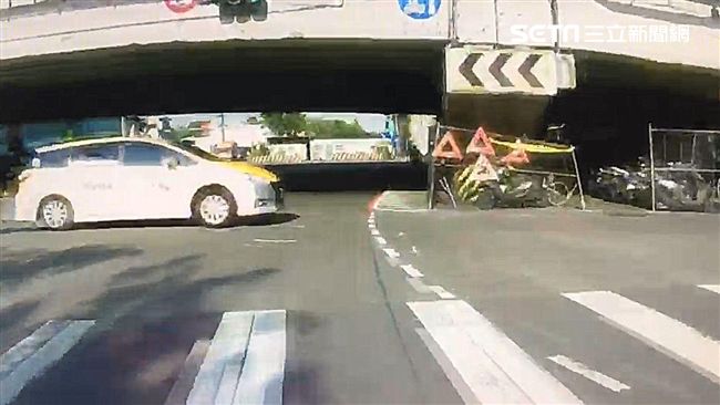 悚！重機撞小黃慘死　撞擊畫面曝光