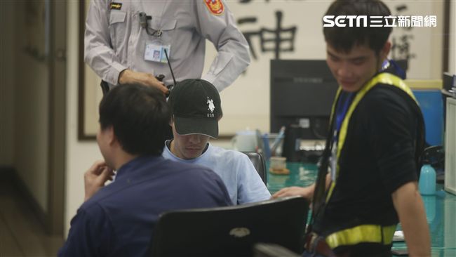 機上抽菸才被抓！美籍怪男又闖機坪
