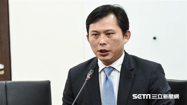 民進黨不審同婚法案　黃國昌開罵