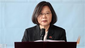 蔡總統史瓦濟蘭與隨團記者茶敘總統蔡英文17日起啟程出訪非洲友邦史瓦濟蘭，共停留4天3夜，20日上午在Royal Villas Mdzimba廳外陽台與隨團媒體記者茶敘。中央社記者吳翊寧史瓦濟蘭攝　107年4月20日