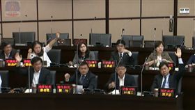 「願站前線的舉手！」 謝龍介質詢官員踢鐵板(圖/翻攝自YOUTUBE)