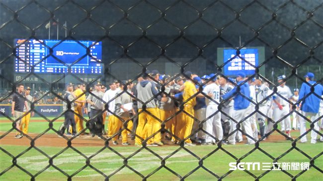 金控大戰近身球風波　倪福德禁賽1場