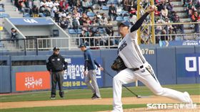 ▲王維中奮力投球。（圖／記者羅正輝攝）