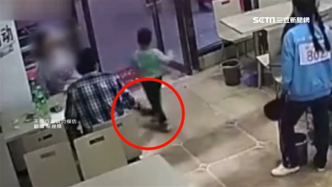 不滿屁孩太吵！孕婦伸腳絆童害腦震盪