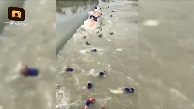 都沒穿救生衣！陸2龍舟翻覆釀17死