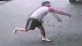 台北,振興醫院,汽油彈,丟擲,滅火器（圖／翻攝畫面）