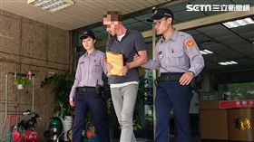 唐姓美籍男子為了慶祝「420國際大麻日」，竟在夜店門口當街呼麻遭逮（翻攝畫面）