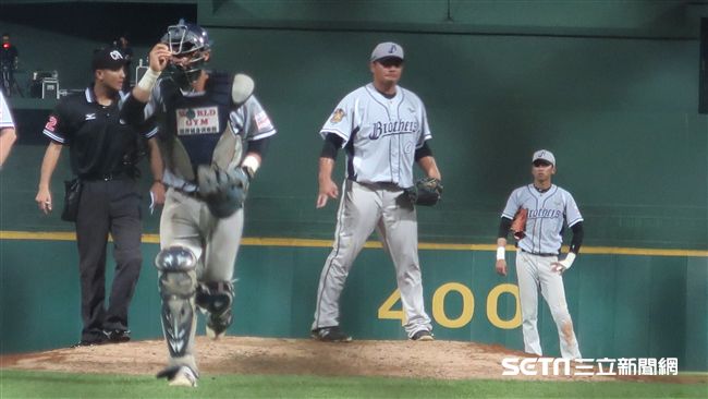 讓富邦5局無安打　中信陳琥因傷退場