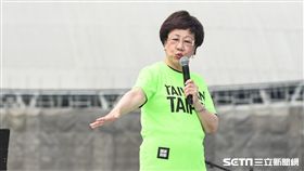 姚文智機蛋大遊行，前副總統呂秀蓮上台聲援。 （圖／記者林敬旻攝）