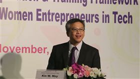 梅健華：提名台女創業家參加全球創業高峰會美國在台協會處長梅健華（Kin W. Moy）（圖）14日在台北出席「打造女性科技創業新未來」工作坊開幕典禮，致詞時表示，美國總統川普女兒伊凡卡．川普（Ivanka Trump）與印度總理莫迪月底將在印度共同主持全球創業高峰會，美方已提名4名台灣女性創業家參加高峰會，以人口比例而言，台灣的參與度次亞洲最高。中央社記者徐肇昌攝  106年11月14日