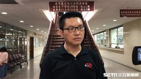 台北市議員童仲彥涉詐領助理費案，童仲彥於庭訊結束後步出北院。潘千詩攝影