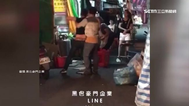 醉男大鬧自家小吃店　失控把母親推倒
