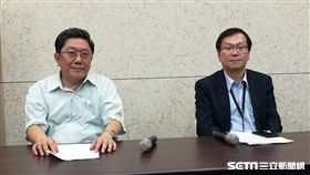 台大醫院小兒感染科副教授兼任預防接種諮詢委員會的召集人李秉穎（左）呼籲，國人別搶打麻疹疫苗，應留給高危險群施打。（圖／記者楊晴雯攝）