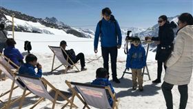 宋一國帶三胞胎登少女峰。(圖/翻攝自韓星網)