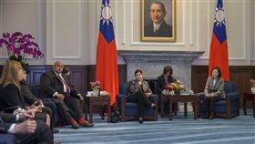 蔡英文總統24日上午接見「中美洲邦交國處理廉政事務機關首長及官員訪問團」。（圖／總統府提供）