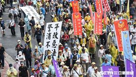 退休軍警公教反年改抗議，八百壯士。 （圖／記者林敬旻攝）