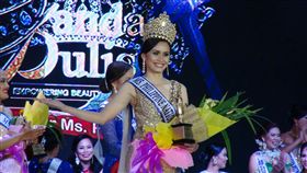 集智慧、勇氣與美貌於一身，菲律賓「2018年漂亮警察選美大賽」今（24）日凌晨揭曉，來自民答那峨島的女警卡霍肯（Madonna Gay Cajocon）從26名佳麗中脫穎而出，摘下后冠。（圖／中央社）