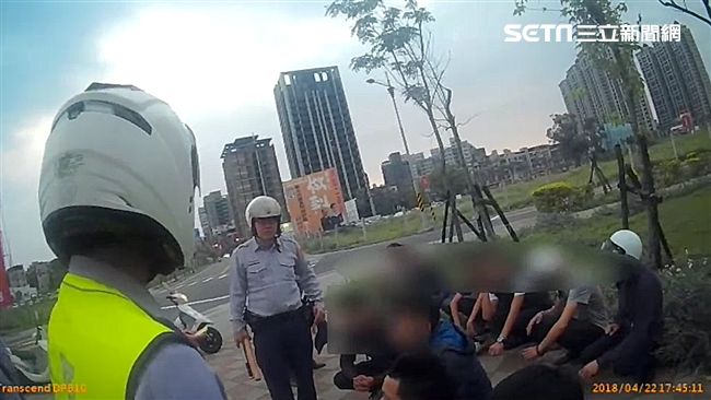 這討債好恐怖！電擊棒、噴燈燒頭圍毆