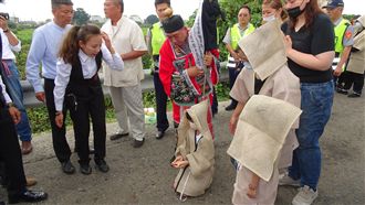 國道警招魂　喊「任務結束」才聖筊