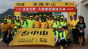 每年5月的戈壁挑戰賽又來了！這個只有兩岸EMBA學生才有參賽資格的極地馬拉松，是無數EMBA學生嚮往的戰場，也是屬於全球高階經理人自我挑戰的年度賽事，今年即將在甘肅省酒泉市瓜州縣5月2日登場，來自兩岸64所院校師生，挑戰全程117公里的戈壁荒漠。