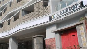 北市健康公宅申請開跑（2）健康公宅位在健康路285號附近，位處市區精華地段，基地鄰近捷運南京三民站，周邊有西松高中和西松公園。台北市政府12日宣布開放申請。圖為公宅外觀。中央社記者劉建邦攝  107年1月12日