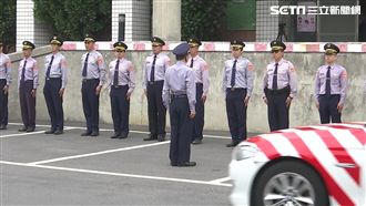 國道警車列隊併排　擦亮風光送行
