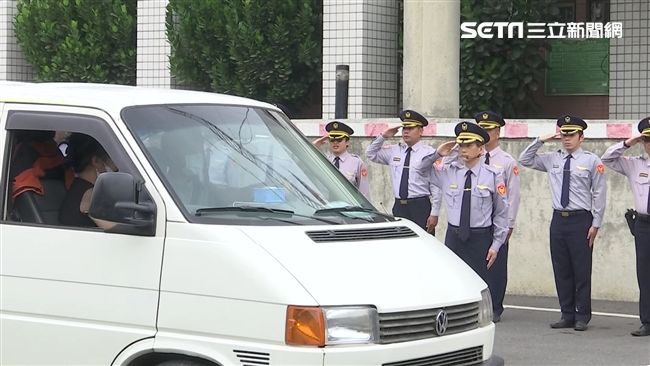 國道殉職2警公祭　棺木蓋國旗、警旗