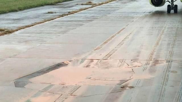 機師控桃機跑道坑洞多　連機輪都滑破