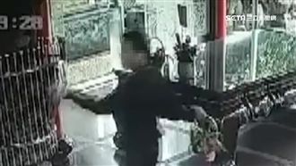 男疑發酒瘋！「神明面前」砸宮廟洩憤