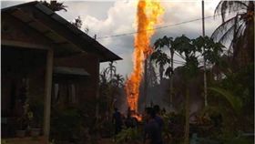 印尼亞齊省油井大火　10人喪命數十人受傷　圖／翻攝自推特