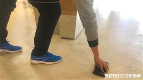 工人伯撿到錢包　急還失主「我手髒不小心撿到了」逼哭網友 拾金不昧,錢包,失物,圖／記者劉梓綺攝