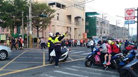 沒戴安全帽被開單　警「免費送一頂」/雲林/翻攝畫面