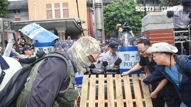 八百壯士狂暴　他轟其他人爛命一條？