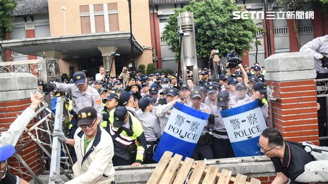 立院圍牆被拆！八百壯士抗爭失控