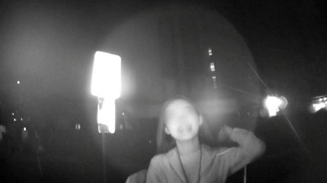 正妹深夜騎車猛按喇叭　警攔查竟傻笑