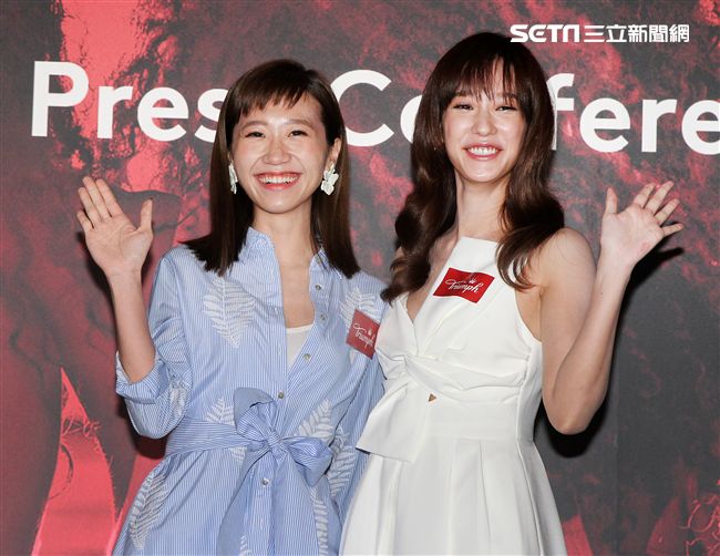 孟耿如偕閨蜜LULU相互爆料閨蜜趣事，連內衣罩杯都一樣。（記者邱榮吉/攝影）