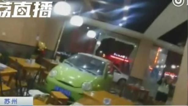 目睹女婿搞小三　岳父飛車撞餐廳教訓