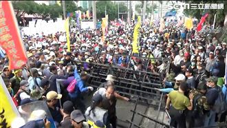 八百壯士痛毆記者警察　警方嚴正譴責