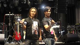 動力火車5月登高雄巨蛋　獻唱港都夜雨出道20年，搖滾團體「動力火車」將於5月12日首次在高雄巨蛋辦演唱會，並誠意獻唱台語歌「港都夜雨」；動力火車25日在台北為高雄演唱會彩排。中央社實習記者韋可琦攝　107年4月25日