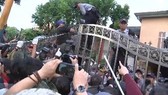 警察、記者全都打！直擊八百壯士暴行