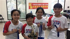 疊杯，陳芊靜，張瑜庭，周芫琦，黃睿琥（記者郭奕均攝影）