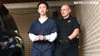 回台沒上銬　孫安佐輕鬆搭話隨行人員