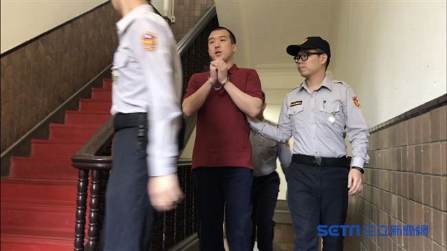 被控當共諜　周泓旭舌戰檢察官