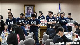 國防及外交委員會審查「陸海空軍官士官服役條例」，國民黨立委杯葛議事，高喊沒有精算報告不審查。 （圖／記者林敬旻攝）