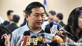 民進黨立委王定宇譴責反年改八百壯士暴力行為。 （圖／記者林敬旻攝）