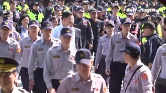 反年改阻開會　霹靂小組開道護立委