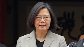 蔡總統：改革會堅定走下去總統蔡英文26日在台北出席首屆金牌農村競賽頒獎典禮，會後對於近日反年金改革群眾衝突事件表達看法，並表示改革會堅定走下去，會努力讓制度更完善。中央社記者裴禛攝　107年4月26日