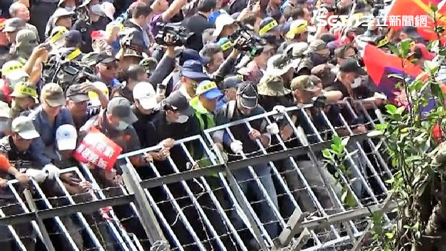 八百壯士突襲立院　吳斯懷等人遭起訴